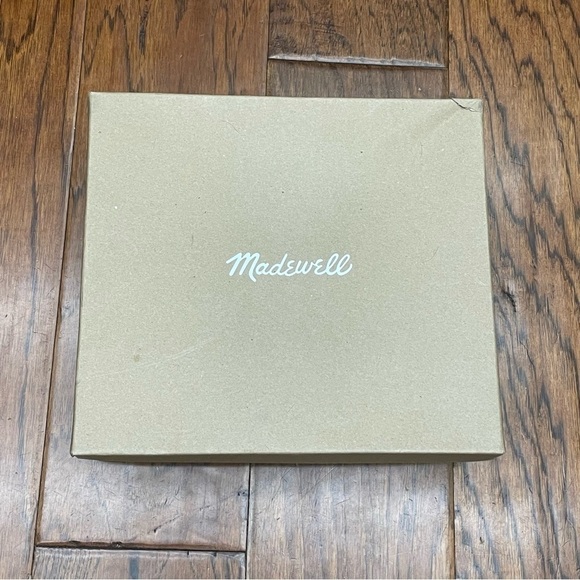 Madewell lace up lugsole boots in leather - Picture 2 of 12